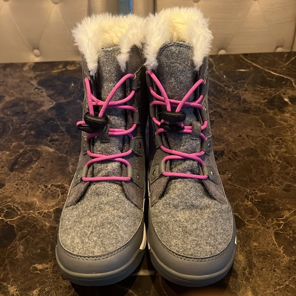 Girls Sorel Winter Boots - Picture 2 of 6